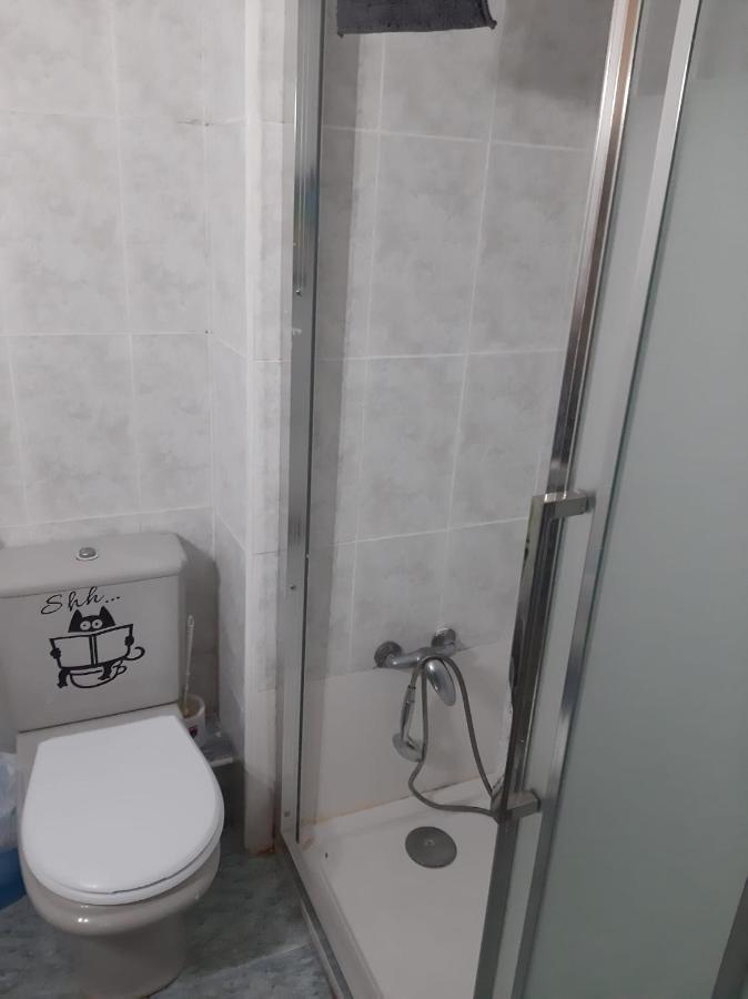 Habitacion Grande En Piso Compartido Con 2 Adultos Y 1 Perrito Валенсия Экстерьер фото