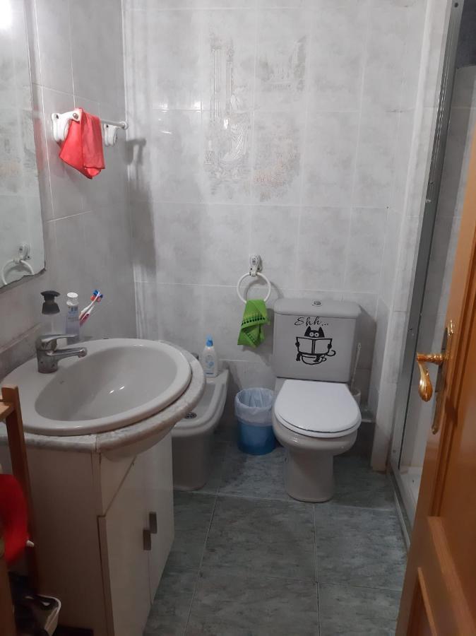 Habitacion Grande En Piso Compartido Con 2 Adultos Y 1 Perrito Валенсия Экстерьер фото
