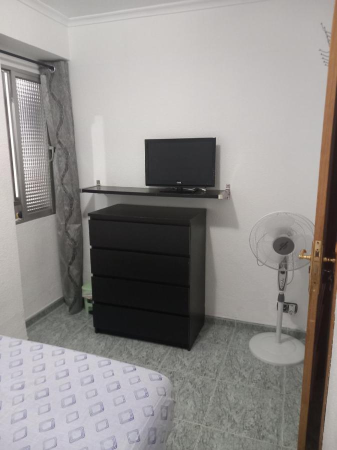 Habitacion Grande En Piso Compartido Con 2 Adultos Y 1 Perrito Валенсия Экстерьер фото
