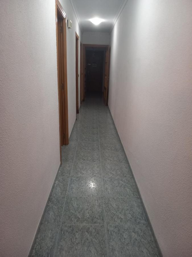 Habitacion Grande En Piso Compartido Con 2 Adultos Y 1 Perrito Валенсия Экстерьер фото