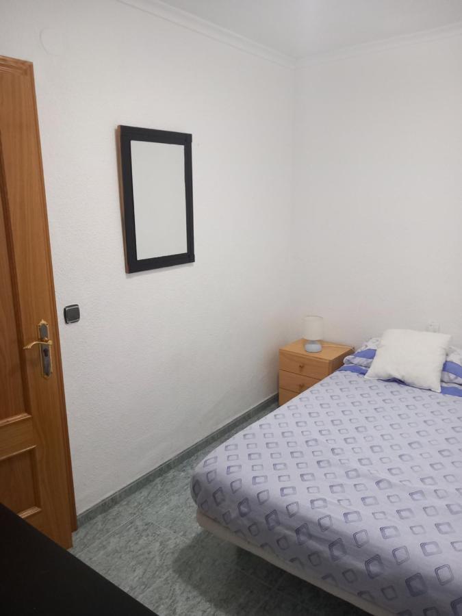 Habitacion Grande En Piso Compartido Con 2 Adultos Y 1 Perrito Валенсия Экстерьер фото
